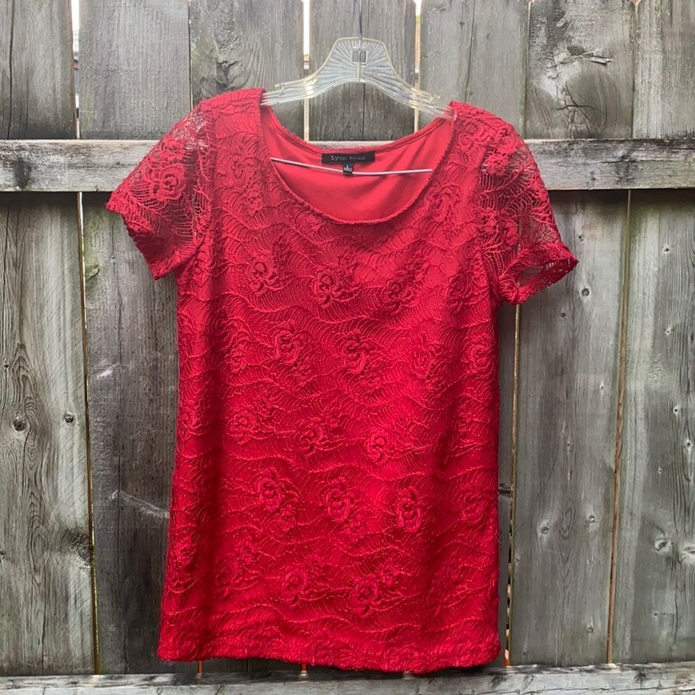 Lynn Ryan Lace Floral top sz. L